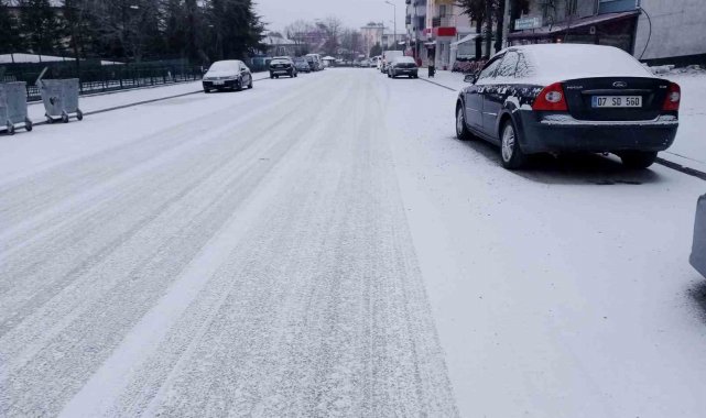 Denizli'nin yüksek kesimleri beyaz gelinliğini giydi