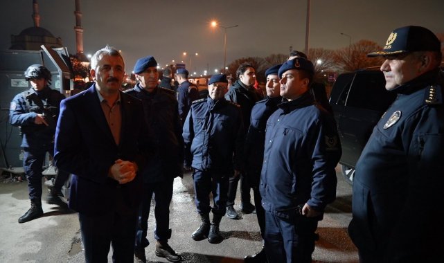 Edirne Valisi Sezer, yeni yılı görevi başındaki personellerle girdi
