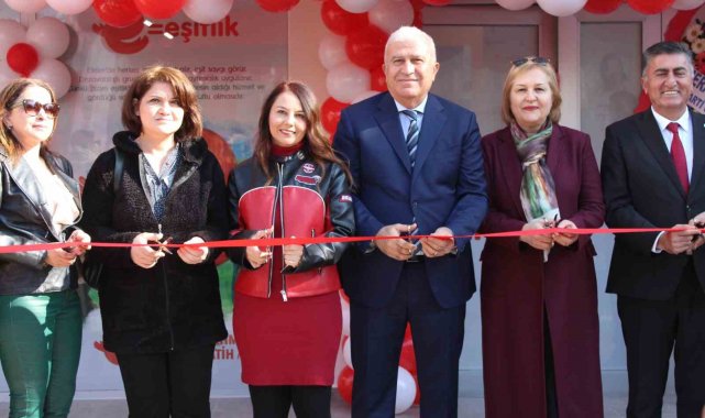 Efeler'de onbeşinci Kitap Kafe açıldı
