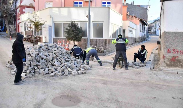 Emet Belediyesinin parke taşı ve yağmur kanalları döşeme çalışmaları