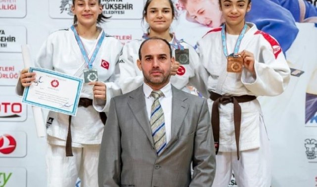 Gemlik sporda başarıya koşuyor