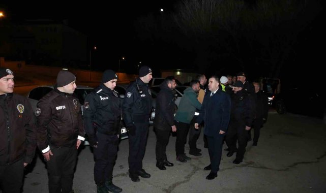 Görevi başındaki güvenlik güçleri ve sağlık personellerine yeni yıl ziyareti