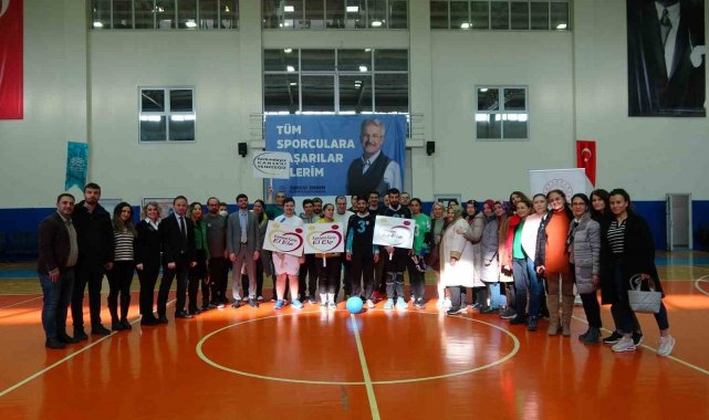 Göz bantlı empati...Görme engelliler görenlerle kıran kırana maç yaptı