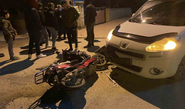 Hafif ticari araçla elektrikli bisiklet çarpıştı: 1 yaralı