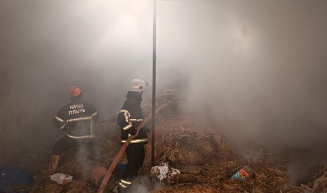 Hatay'da samanlık yangınına itfaiye ekiplerinden müdahale