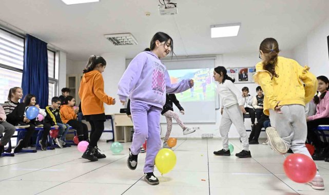 Hem eğlenip hem öğreniyorlar