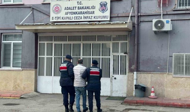 Hırsızlık suçundan 6 yıl hapis cezası ile aranan şahsı jandarma yakaladı