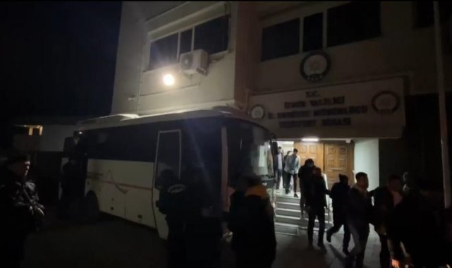 İzmir'de araç kiralama sitelerinin sahtesini yaparak 111 bin TL dolandırmışlar