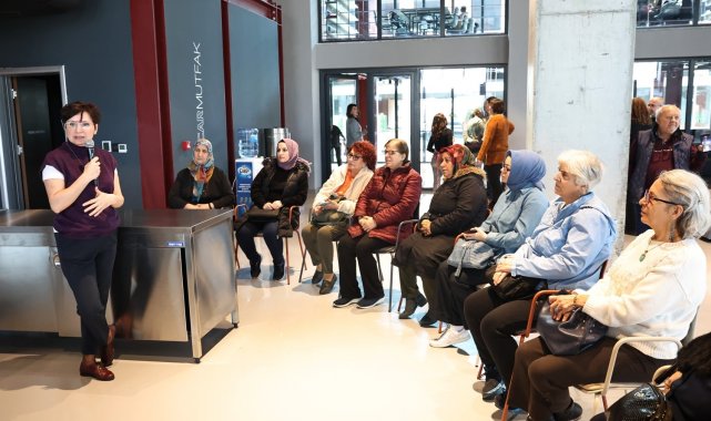 Kadınlar Pancar Deposu'nda