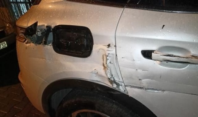 Kağıthane'de kamyon park halindeki araçlara çarparak kaçtı, o anlar kamerada