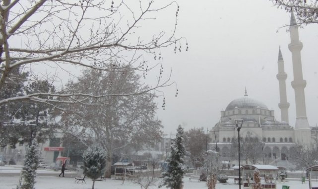 Kahramanmaraş'ta yağan kar, kartpostallık görüntüler oluşturdu