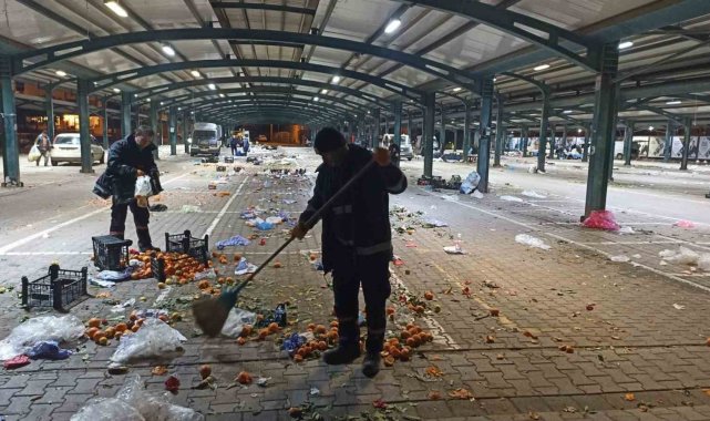 Karesi'de köşe bucak temizlik sürüyor