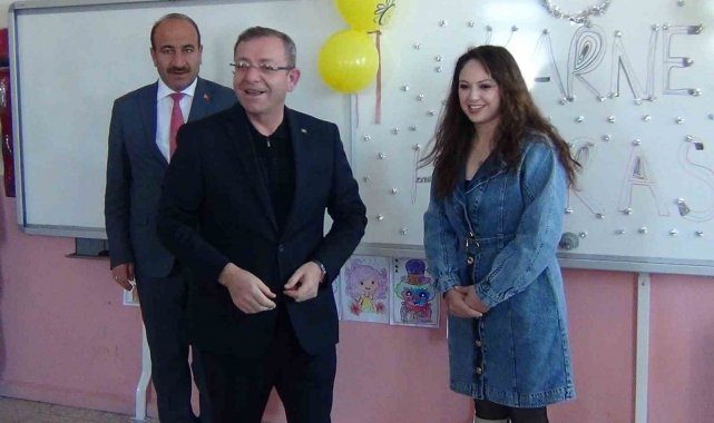 Kars'ta 61 bin öğrenci tatili girdi