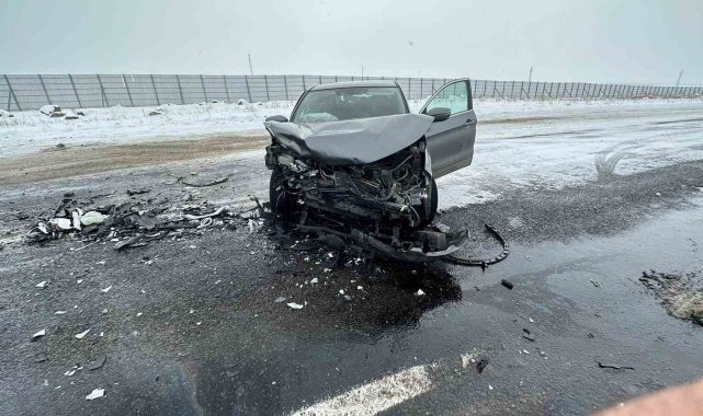 Kars'ta trafik kazası; 1'i ağır 9 yaralı