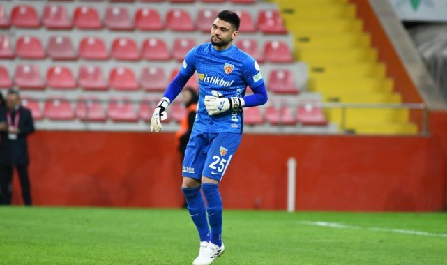 Kayserispor'da mağlubiyet üzüntüsü: Kaleci Bilal gözyaşlarına hakim olamadı