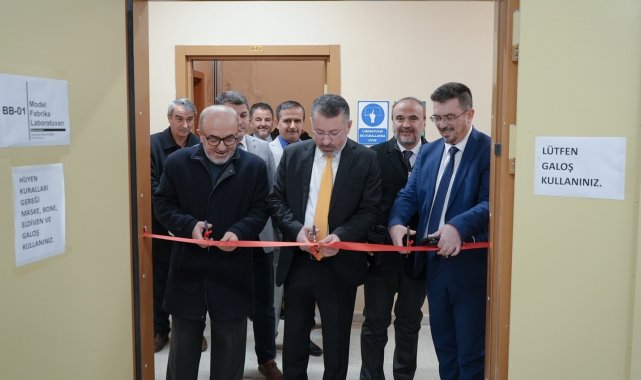 KBÜ'de maske üretmek üzere Model Fabrika Laboratuvarı açıldı