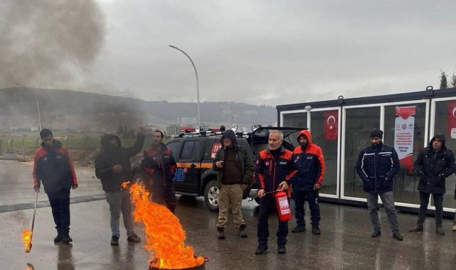 Konteyner kent yönetimlerine yangın söndürme eğitimi