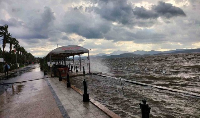 Köyceğiz'de fırtına etkili oldu