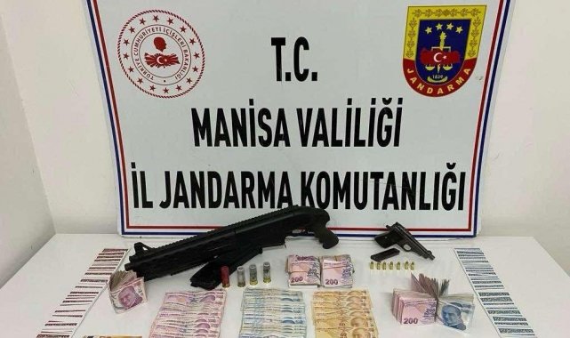 Manisa'da jandarmadan kumar baskını