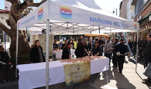 Marmaris'te merhum başkanlar anısına lokma dağıtıldı
