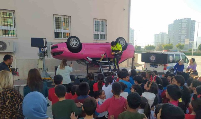 Mersin'de öğrenci ve minibüs şoförlerine trafik eğitimi verildi