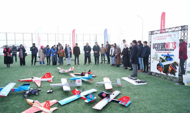 Model uçakların test uçuşu gerçekleştirildi