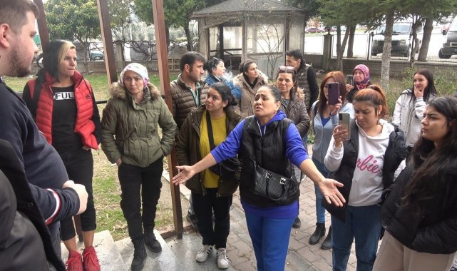 Ödemelerin geciktiği gerekçesiyle fabrika önünde eylem yaptılar