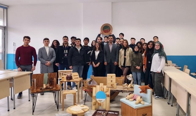 Öğrencilerin tasarladığı ahşap ürünleri Kastamonu Üniversitesi'nde sergilendi