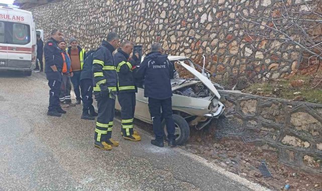 Otomobil istinat duvarına çarptı: 1 yaralı