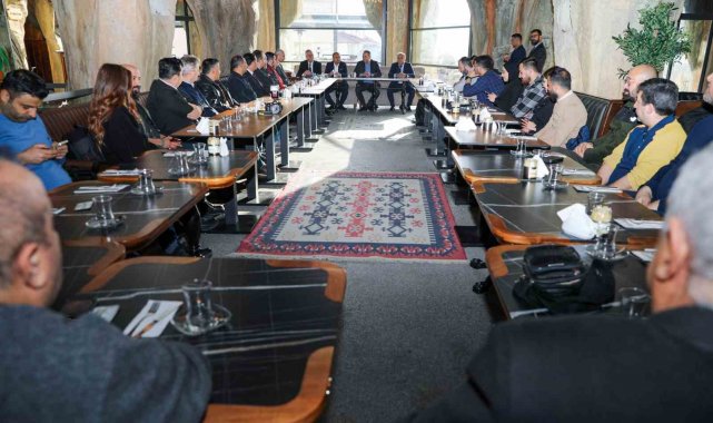 Özdemir'den basın mensuplarına: "Sizin yaptığınız görev vatandaşımız için çok önemli"
