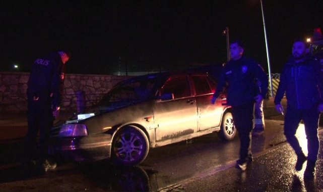 Pendik'te virajı alamayan araç bariyerlere çarptı: 2'si ağır 4 yaralı