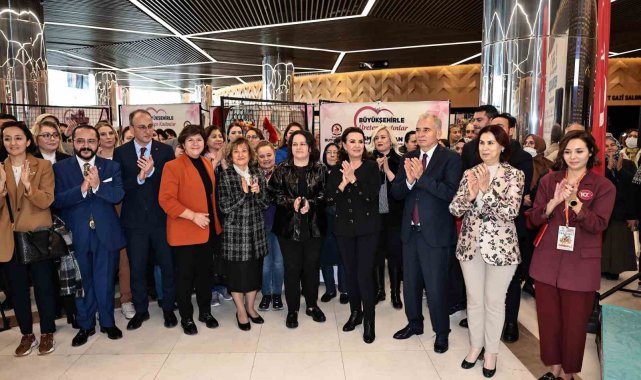 Perihan Savaş, Denizli'nin en renkli festivaline konuk oldu