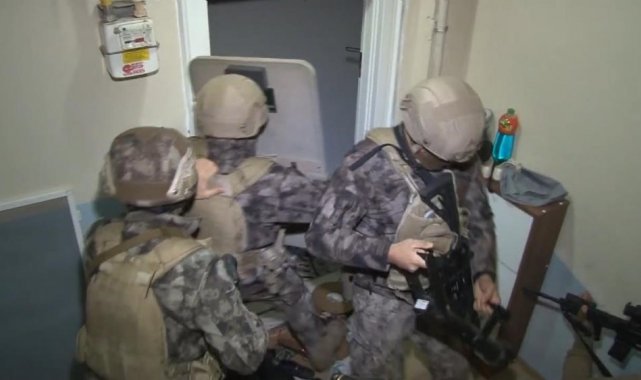 Polis şüphelileri yataklarından aldı