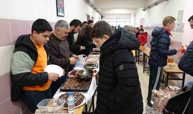 Ressam Abdullah Taktak Ortaokulundan Yardım Kapmanyası