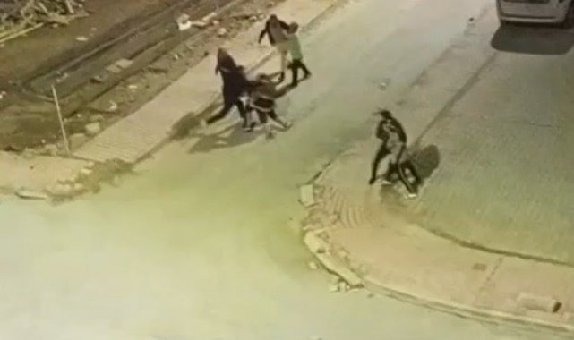 Sokak ortasında tekme tokat kavga kamerada