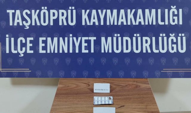 Şüphe üzerine durdurulan araçta kağıt mendile emdirilmiş uyuşturucu ele geçirildi: 1 gözaltı