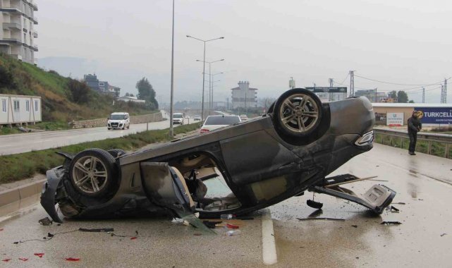 Ters dönen otomobilin sürücüsü yaralandı