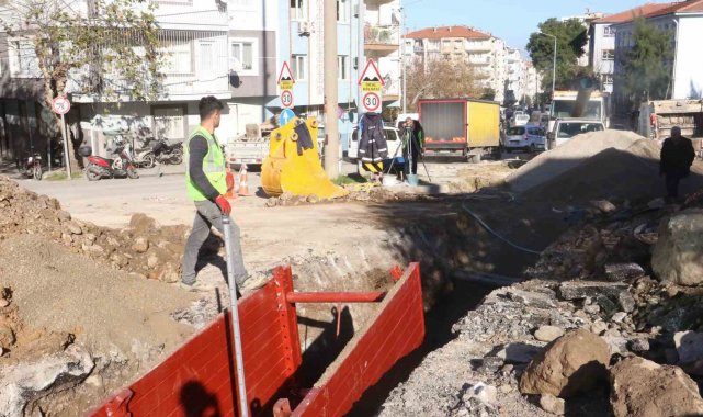 Ulutepe Caddesi'nin yağmur suyu hattında ilk kazma vuruldu