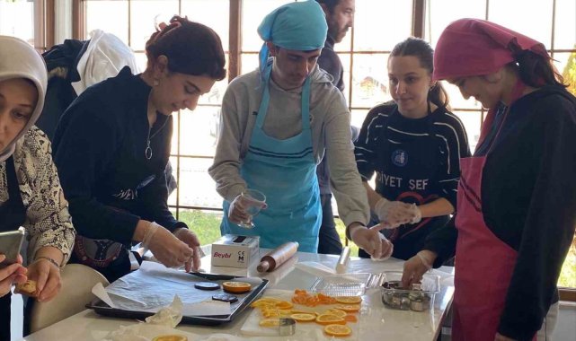 Üniversite öğrencileri özel bireyler için mutfağa girdi