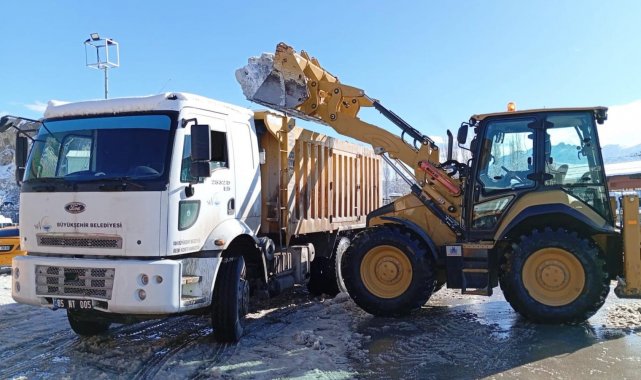Van'da karla mücadele çalışmaları sürüyor