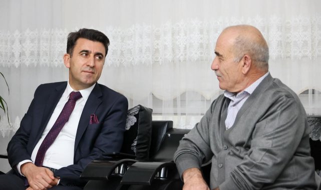 Vefat eden şehit babasının ailesini ziyaret etti