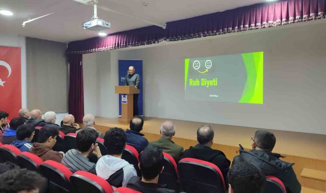 Yazar Salih Uyan üniversite öğrencileri ile buluştu