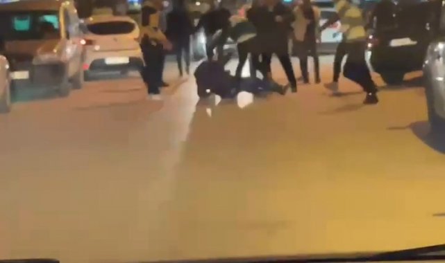 Yol verme kavgası sokağı ringe çevirdi..