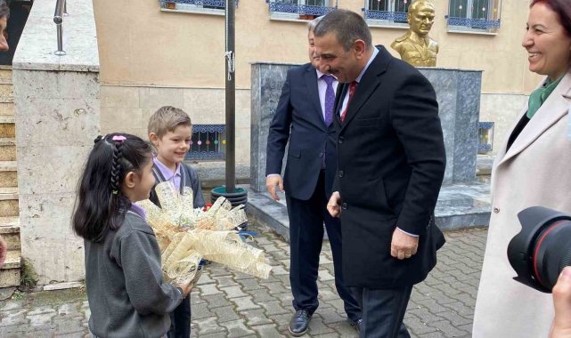 Zonguldak'ta öğrencilerin karne sevinci