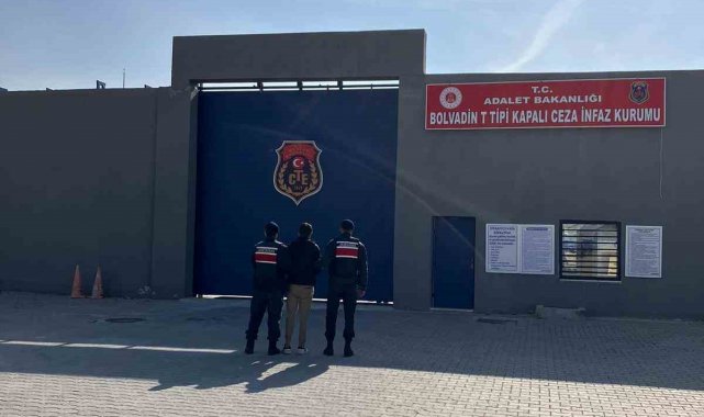2 ayrı suçtan aranan şahsı jandarma yakaladı