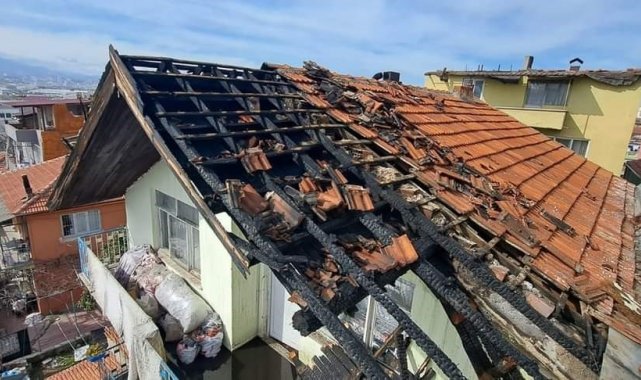 3 katlı binanın çatı katında çıkan yangın paniğe neden oldu