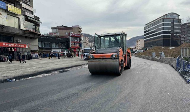 67 yıllık köprüde yıkım bitti, asfalt serimi başladı
