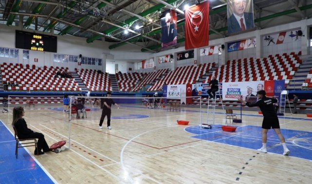Ağrı'da Gençler Badminton Grup müsabakaları başladı