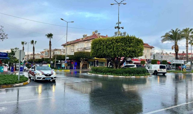 Alanya'daki trafik uygulamasında 12 araç trafikten men edildi
