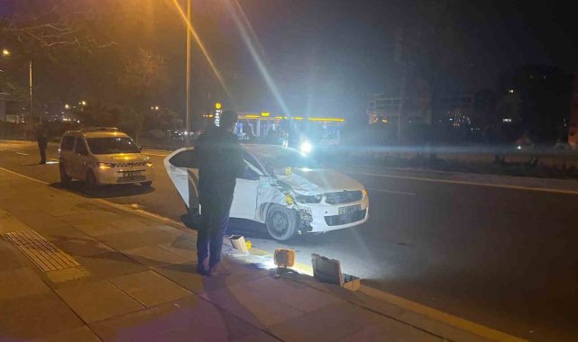 Ankara'da otomobil kaldırımdaki yayalara çarptı: 2 ölü